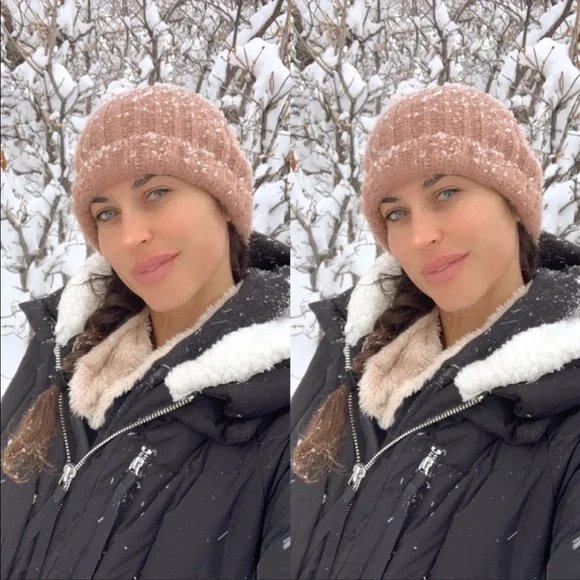 🆕 Pom Pom Beanie Bundle! - Picture 5 of 6